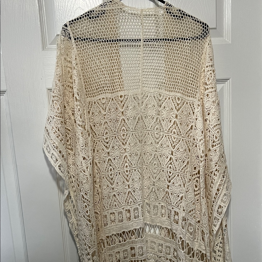 ✔️Torrid Cream Crochet Fringe Kimono Cape, EUC - Picture 10 of 11